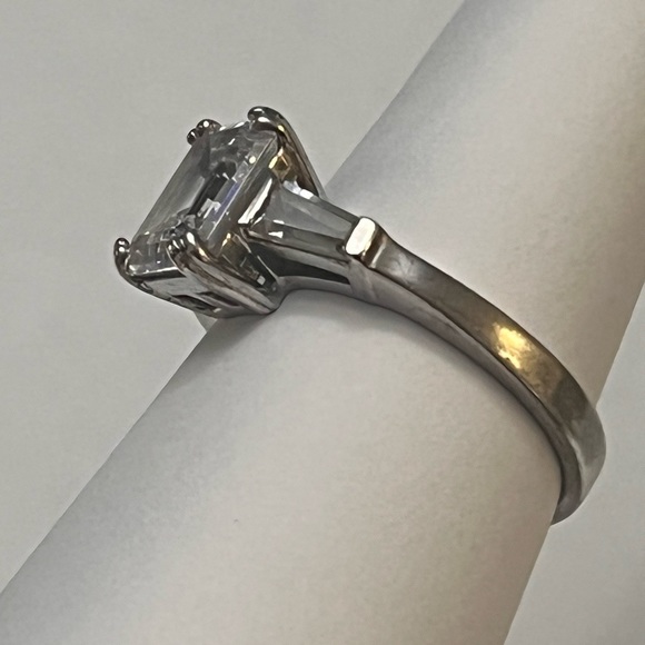 Classic Emerald Cut CZ with Baguettes Sterling Silver 925 Ring Size 7 - Picture 5 of 5